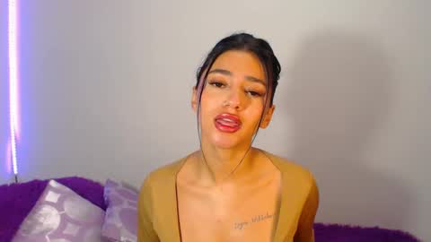 Snapshot of innocent_fox chatting on December 2024 09:24:01 PM Abril online show from December 2024 09:24:01 PM