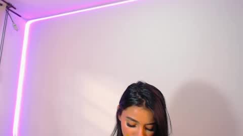 Snapshot of innocent_fox chatting on February 2025 09:32:02 PM Abril online show from February 2025 09:32:02 PM