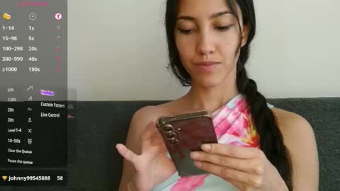 Laroa online show from November 2025 08:29:01 PM