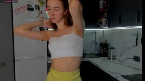 Snapshot of internetsexplorer chatting on October 2025 11:58:01 AM Bernadette Join online show from October 2025 11:58:01 AM