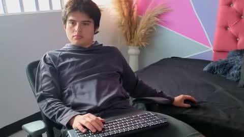 Snapshot of invincible200 chatting on November 2025 02:12:02 PM invincible200 online show from November 2025 02:12:02 PM