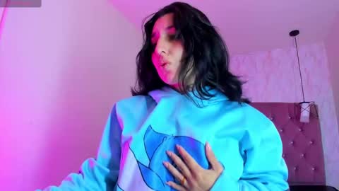 iris_77 online show from November 2025 02:55:02 PM