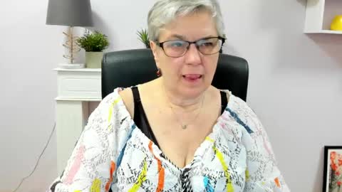 Snapshot of iris_xdesire chatting on May 2026 06:42:01 AM I R I S online show from May 2026 06:42:01 AM