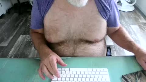 Snapshot of irishdudeloveoib chatting on December 2024 08:05:02 PM Irishdudelove online show from December 2024 08:05:02 PM