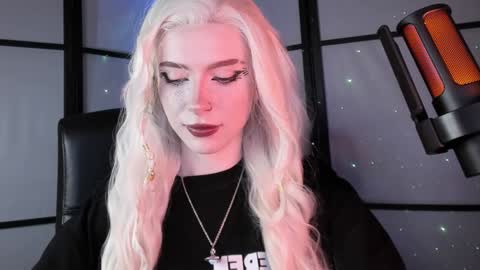 Snapshot of irisice chatting on January 2025 05:40:02 PM Miss Iris Fansly Miss Iris new inst. online show from January 2025 05:40:02 PM