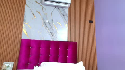 Sandy  online show from December 2024 12:30:01 PM