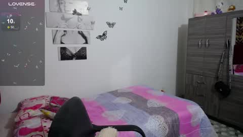 Snapshot of isa_bella___ chatting on February 2025 11:58:02 PM Isa online show from February 2025 11:58:02 PM