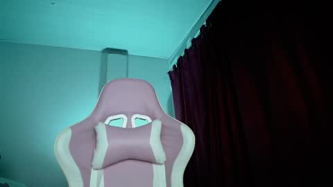 Isabella  online show from October 2025 09:49:01 AM