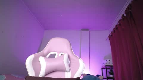 Isabella  online show from October 2025 10:27:01 AM