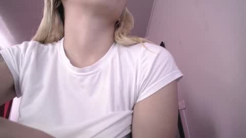 Isabella  online show from April 2026 06:10:01 PM