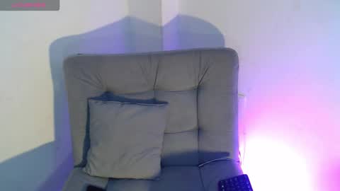 Snapshot of isa_hall chatting on December 2025 03:02:01 AM Isabella Hall online show from December 2025 03:02:01 AM