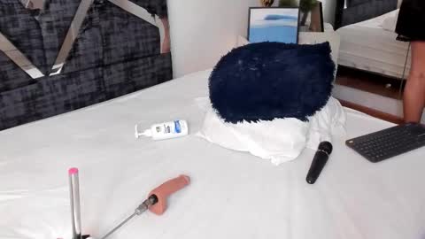 oIssaJonneso online show from March 2026 04:23:01 PM