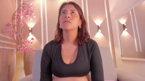 Isabella online show from October 2025 12:15:02 PM