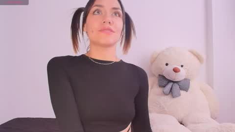 Snapshot of isa_laurentt chatting on February 2025 06:05:01 PM Isabella Laurentt online show from February 2025 06:05:01 PM