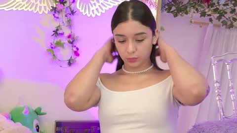 Isabella        online show from February 2026 11:58:01 PM