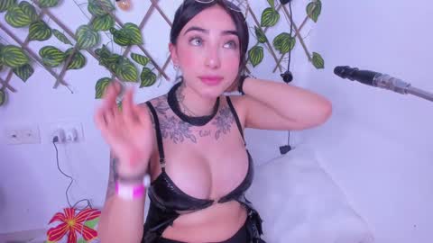 Snapshot of isa_redhair_ chatting on December 2024 07:36:01 AM .... Connection time 900 pm to 500 amRest days Wednesday and Saturday online show from December 2024 07:36:01 AM