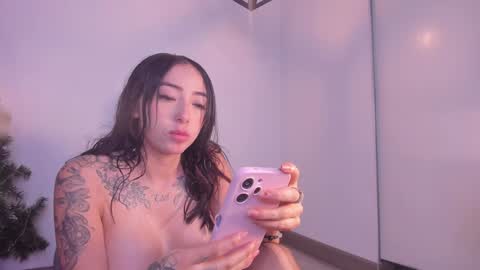 Snapshot of isa_redhair_ chatting on December 2024 09:27:01 AM .... Connection time 900 pm to 500 amRest days Wednesday and Saturday online show from December 2024 09:27:01 AM