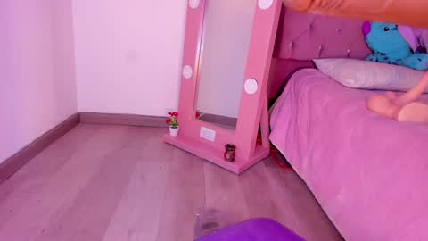 Snapshot of isa_redhair_ chatting on February 2025 07:29:01 AM .... Connection time 900 pm to 500 amRest days Wednesday and Saturday online show from February 2025 07:29:01 AM