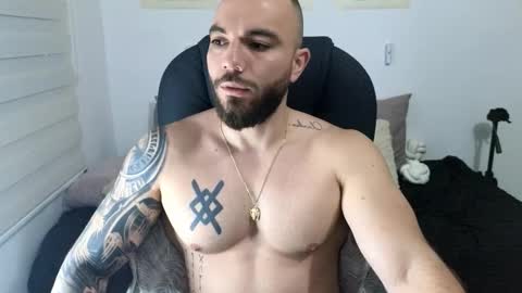 Snapshot of isaac_carter chatting on November 2025 11:18:02 AM Isaac carter online show from November 2025 11:18:02 AM