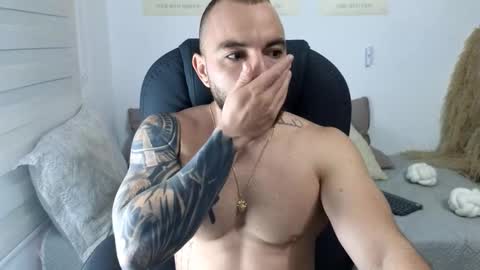 Snapshot of isaac_carter chatting on November 2025 11:10:03 AM Isaac carter online show from November 2025 11:10:03 AM