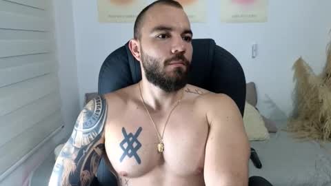 Snapshot of isaac_carter chatting on November 2025 10:51:02 AM Isaac carter online show from November 2025 10:51:02 AM