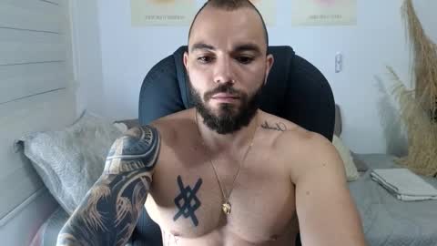 Snapshot of isaac_carter chatting on November 2025 11:14:01 AM Isaac carter online show from November 2025 11:14:01 AM