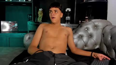 Isaac  online show from December 2025 08:25:02 PM