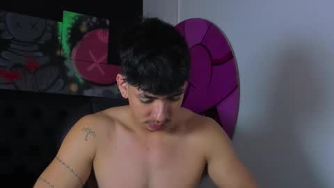 isaac_cryston online show from November 2025 08:22:02 PM