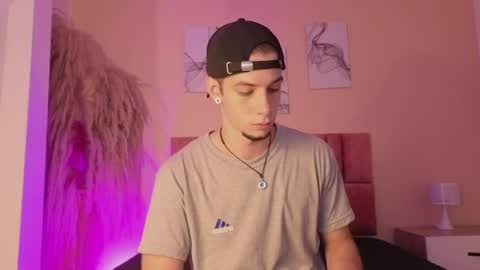 isaacblaze  online show from May 2026 03:47:01 AM