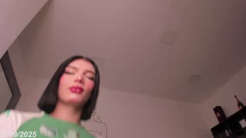 Snapshot of isabel_escorcia chatting on September 2025 01:25:02 PM Isabel online show from September 2025 01:25:02 PM