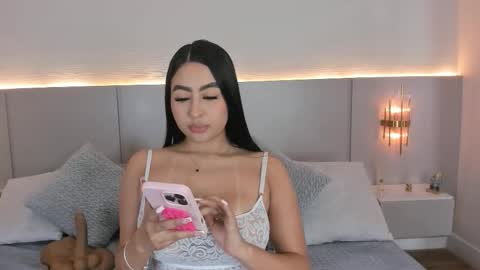 Snapshot of isabel_millher chatting on October 2025 03:13:02 AM Isa online show from October 2025 03:13:02 AM