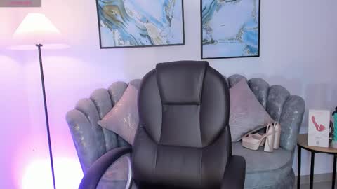 isabela romano online show from November 2025 12:53:01 AM