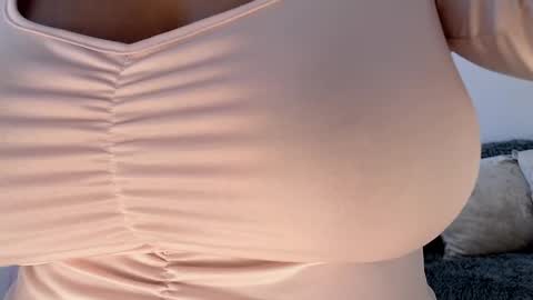Snapshot of isabelateran chatting on May 2026 06:02:02 PM isabelateran online show from May 2026 06:02:02 PM
