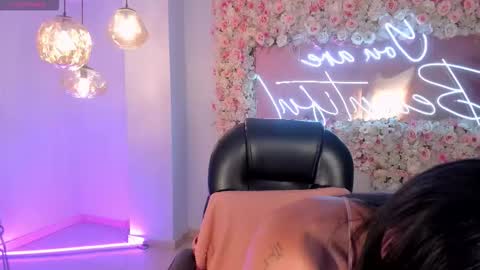 Isabel Bornner online show from December 2025 06:49:02 PM