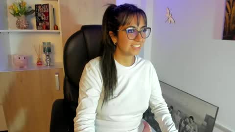 Isabella22 1 online show from February 2025 03:06:02 AM