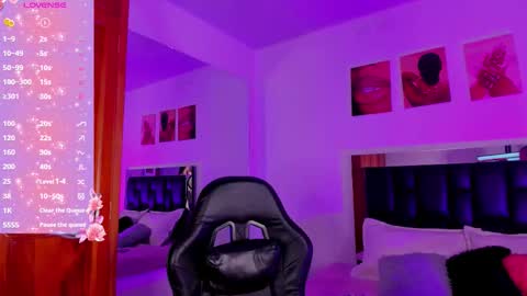 Snapshot of isabella_moon9 chatting on February 2026 12:14:01 PM Isabella Moon9 online show from February 2026 12:14:01 PM