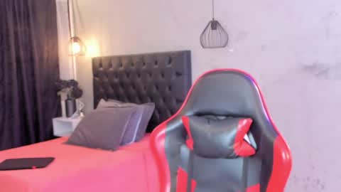 Isabella Nowa online show from April 2026 11:45:02 AM