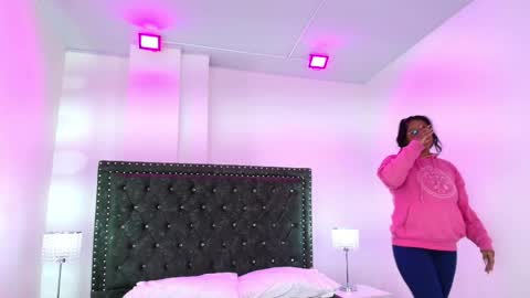 Isabella  online show from June 2026 12:07:02 PM
