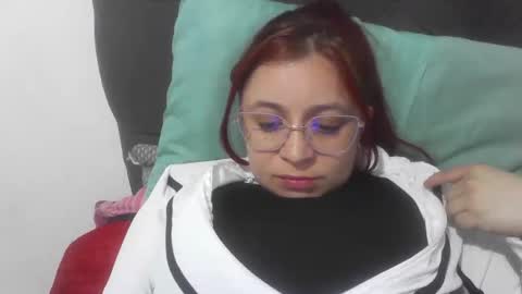 isabellaa_hills_ online show from October 2025 09:59:02 PM
