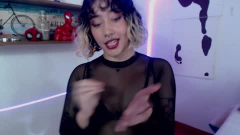 Snapshot of isabellakoff chatting on January 2025 03:08:02 PM Tati - online show from January 2025 03:08:02 PM