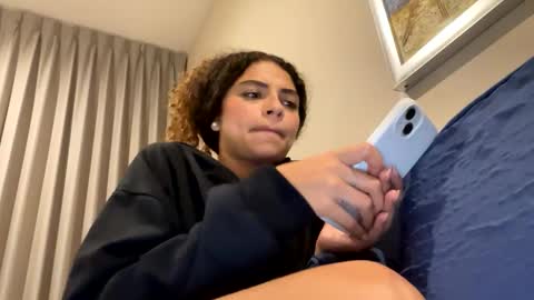 Snapshot of isabellakoffs chatting on February 2025 01:41:02 AM Isabella.. back again online show from February 2025 01:41:02 AM