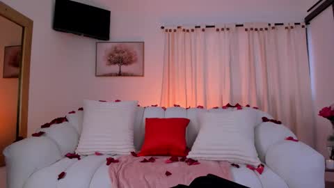 Snapshot of isabellalux_ chatting on February 2026 01:08:02 PM ISABELLA online show from February 2026 01:08:02 PM