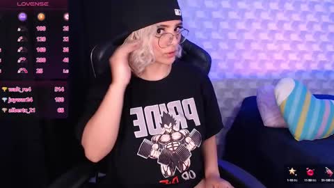 Snapshot of isabellamoutt chatting on January 2025 05:40:02 AM Isabella Mout online show from January 2025 05:40:02 AM