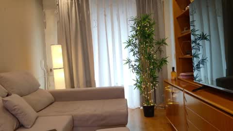 isabellauribe online show from April 2026 12:30:01 PM