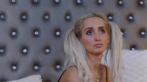 IsabelleEthan online show from February 2025 12:29:01 PM