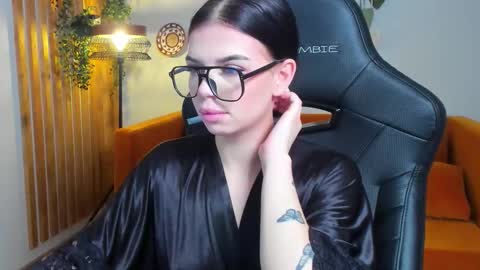 isabellevale online show from October 2025 06:38:02 PM