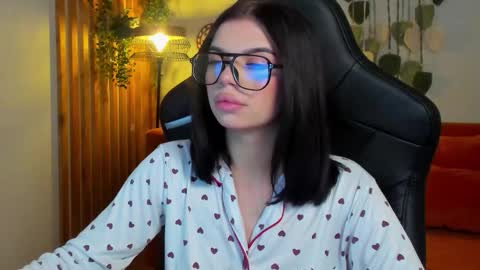 isabellevale online show from October 2025 05:44:02 PM