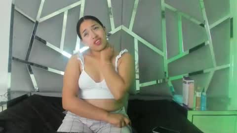 Snapshot of isabellrodriguez18 chatting on January 2025 10:48:02 AM isabellrodriguez18 online show from January 2025 10:48:02 AM