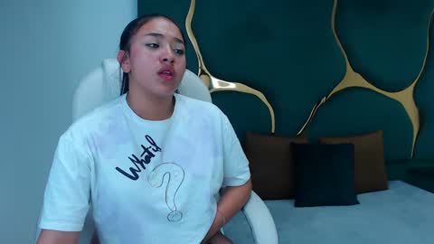 Snapshot of isabellrodriguez18 chatting on February 2025 04:37:02 AM isabellrodriguez18 online show from February 2025 04:37:02 AM