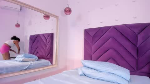 Isabellsmmith online show from October 2025 07:58:02 PM